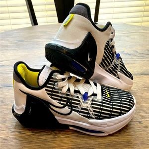Nike Lebron Witness 6; Size 3.5 Youth